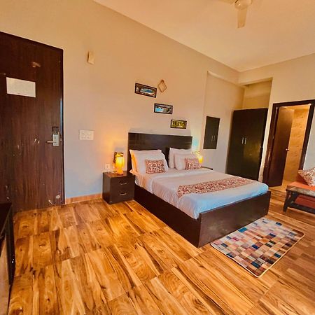 Pearl Grand Boutique Cottage In Omaxe Anandam Vrindavan - #Premium Ac Rooms With Balcony #Big Parking #Lift #Garden #Peaceful Area #Near Prem Mandir #Property Of The Year #Most Awarded Eksteriør billede