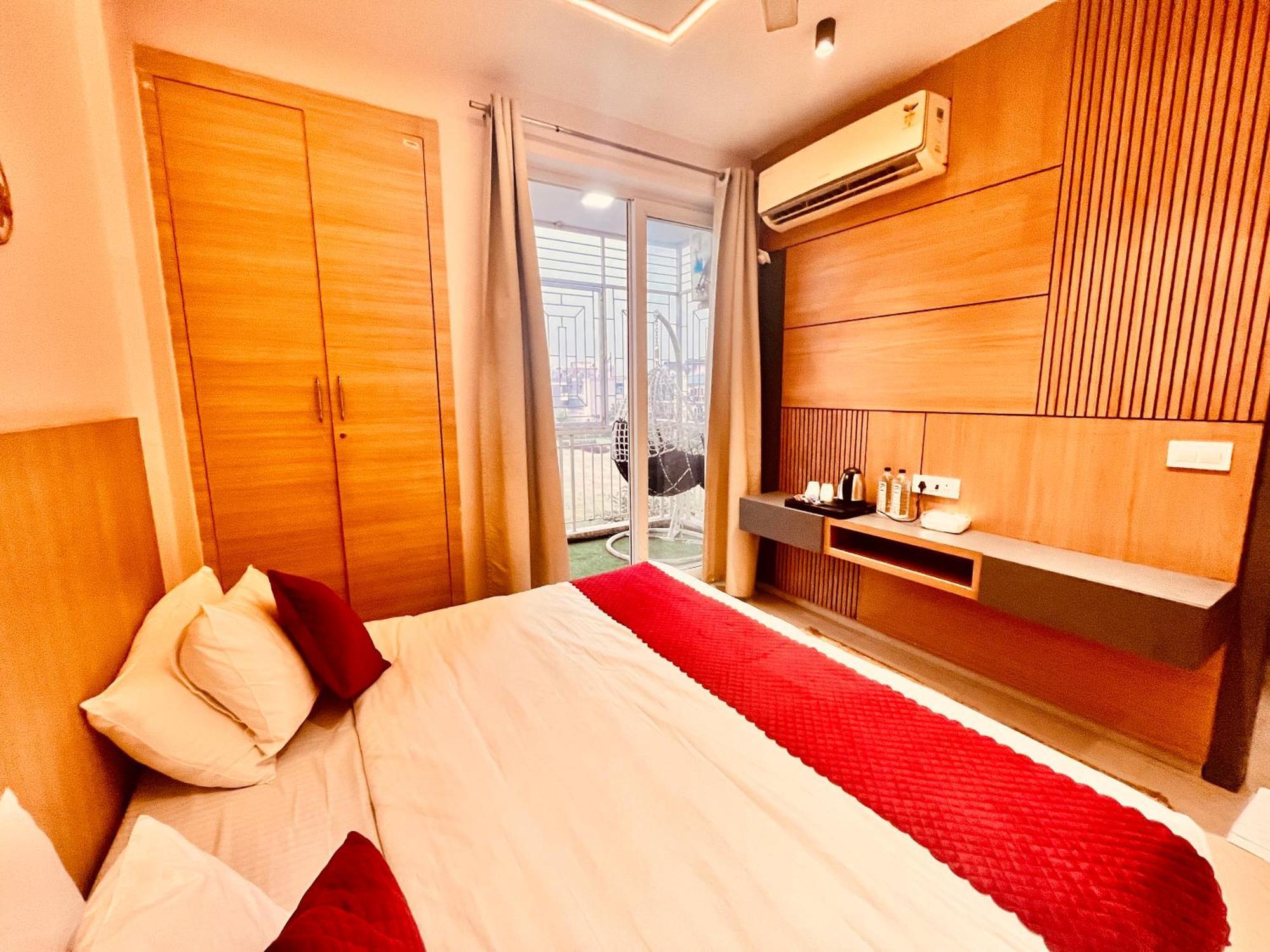 Pearl Grand Boutique Cottage In Omaxe Anandam Vrindavan - #Premium Ac Rooms With Balcony #Big Parking #Lift #Garden #Peaceful Area #Near Prem Mandir #Property Of The Year #Most Awarded Eksteriør billede