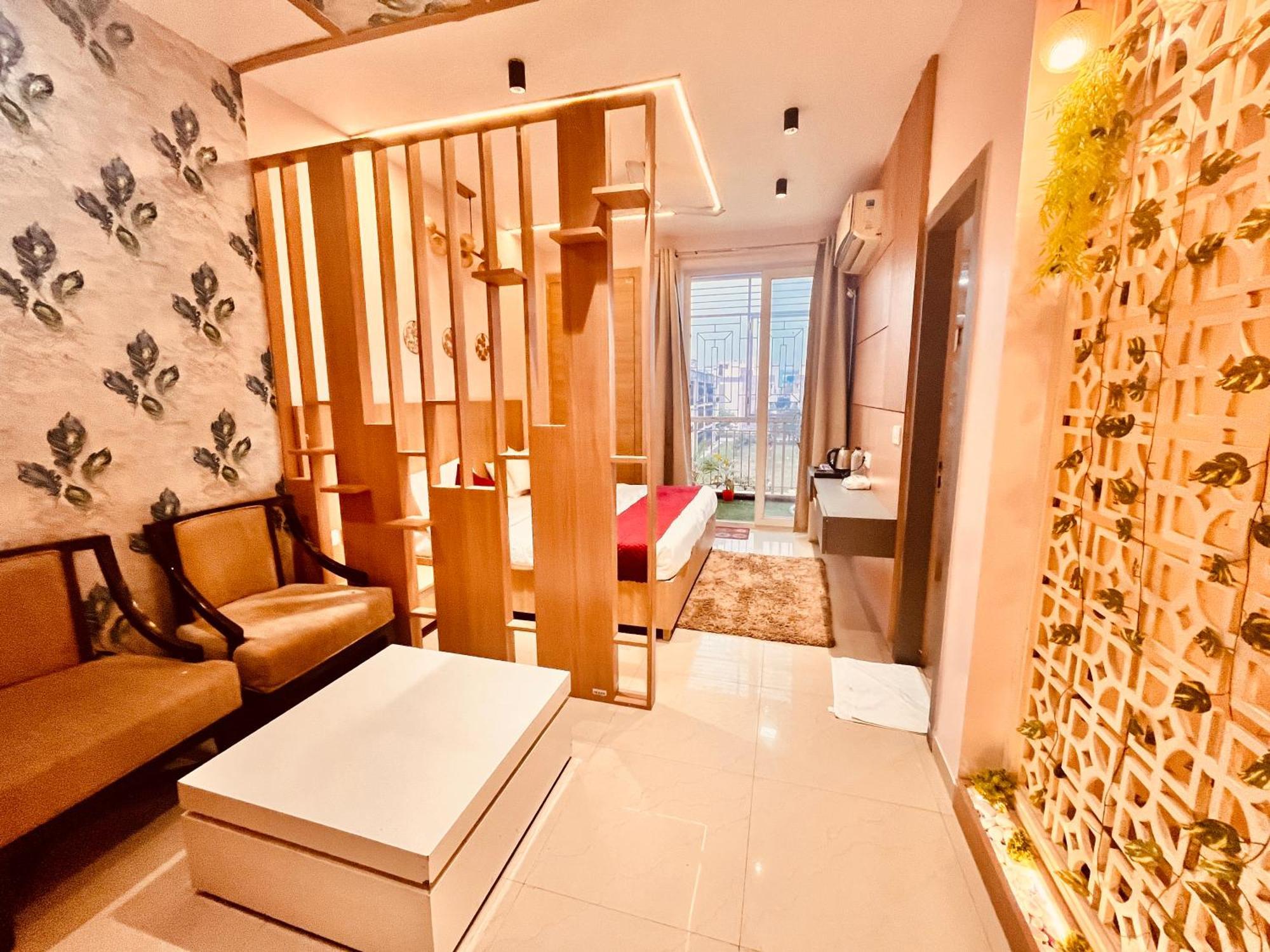 Pearl Grand Boutique Cottage In Omaxe Anandam Vrindavan - #Premium Ac Rooms With Balcony #Big Parking #Lift #Garden #Peaceful Area #Near Prem Mandir #Property Of The Year #Most Awarded Eksteriør billede