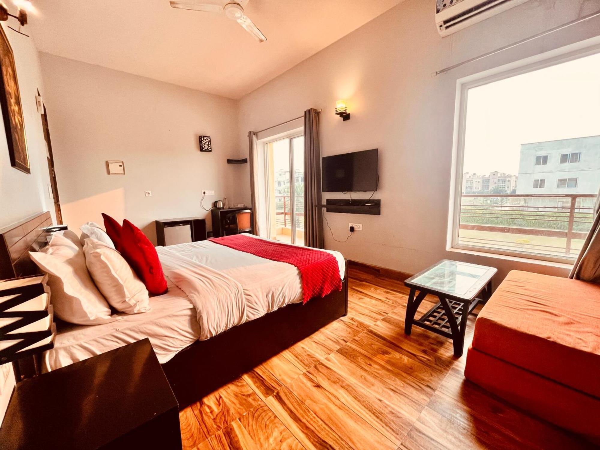 Pearl Grand Boutique Cottage In Omaxe Anandam Vrindavan - #Premium Ac Rooms With Balcony #Big Parking #Lift #Garden #Peaceful Area #Near Prem Mandir #Property Of The Year #Most Awarded Eksteriør billede