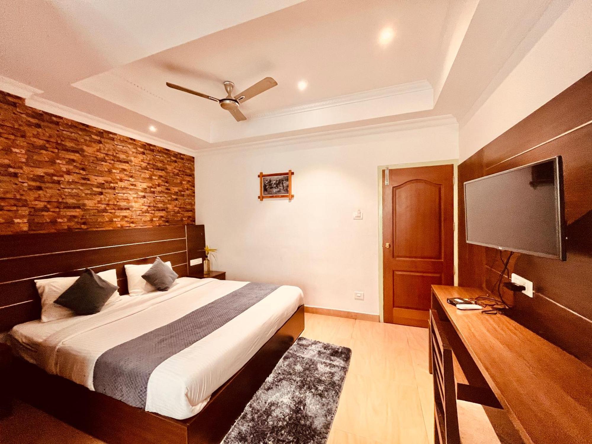 Pearl Grand Boutique Cottage In Omaxe Anandam Vrindavan - #Premium Ac Rooms With Balcony #Big Parking #Lift #Garden #Peaceful Area #Near Prem Mandir #Property Of The Year #Most Awarded Eksteriør billede