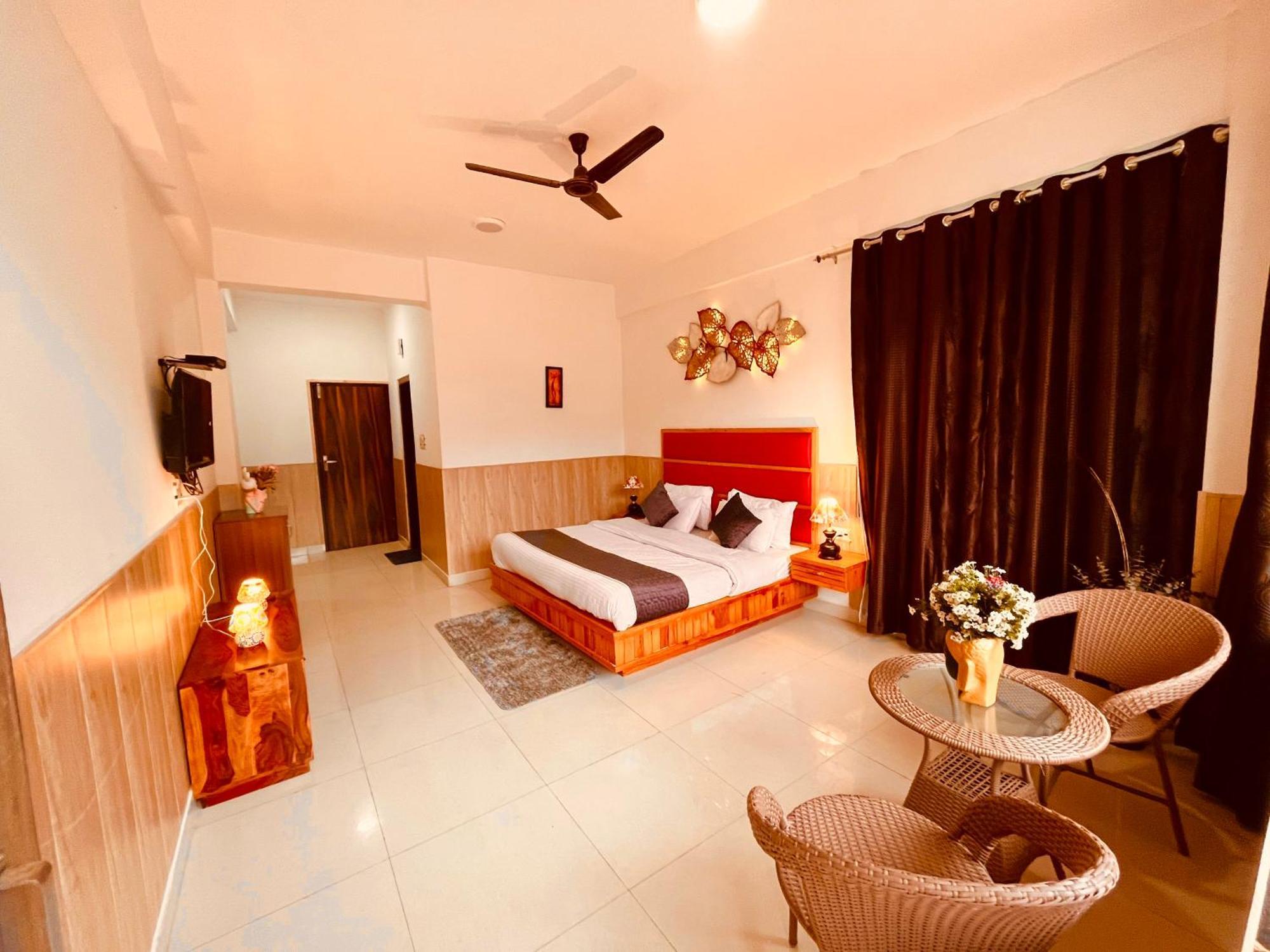 Pearl Grand Boutique Cottage In Omaxe Anandam Vrindavan - #Premium Ac Rooms With Balcony #Big Parking #Lift #Garden #Peaceful Area #Near Prem Mandir #Property Of The Year #Most Awarded Eksteriør billede