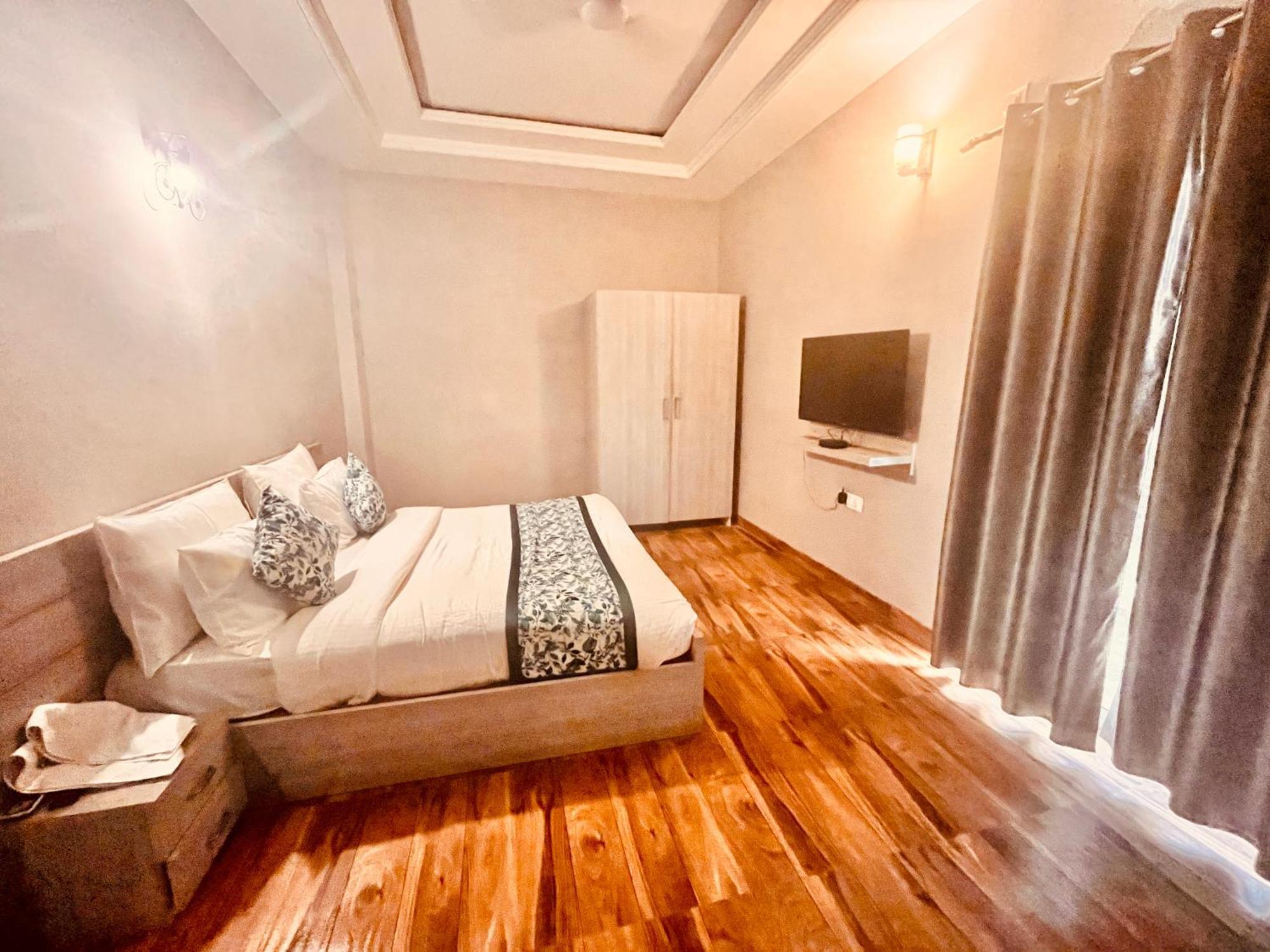 Pearl Grand Boutique Cottage In Omaxe Anandam Vrindavan - #Premium Ac Rooms With Balcony #Big Parking #Lift #Garden #Peaceful Area #Near Prem Mandir #Property Of The Year #Most Awarded Eksteriør billede
