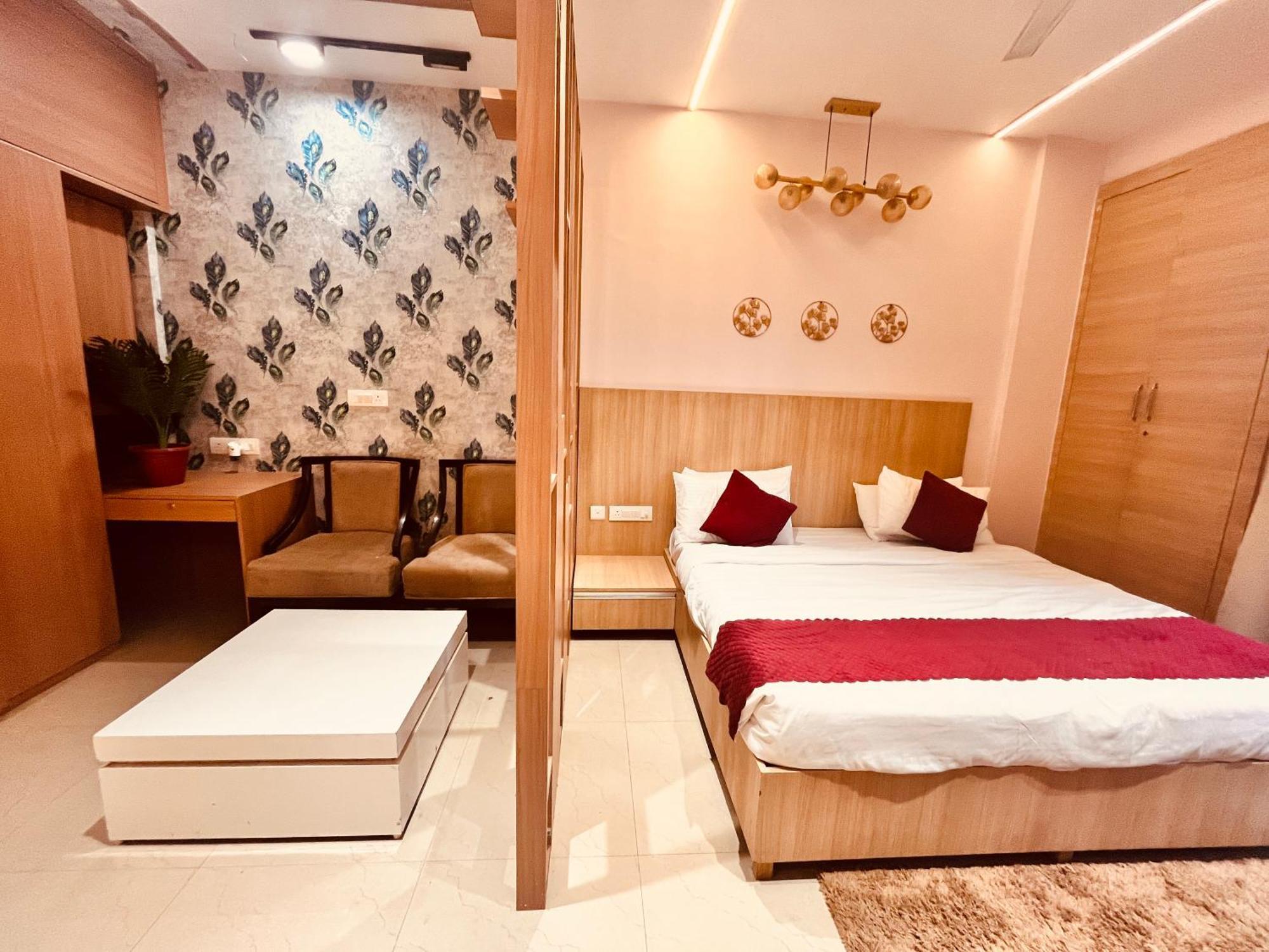Pearl Grand Boutique Cottage In Omaxe Anandam Vrindavan - #Premium Ac Rooms With Balcony #Big Parking #Lift #Garden #Peaceful Area #Near Prem Mandir #Property Of The Year #Most Awarded Eksteriør billede