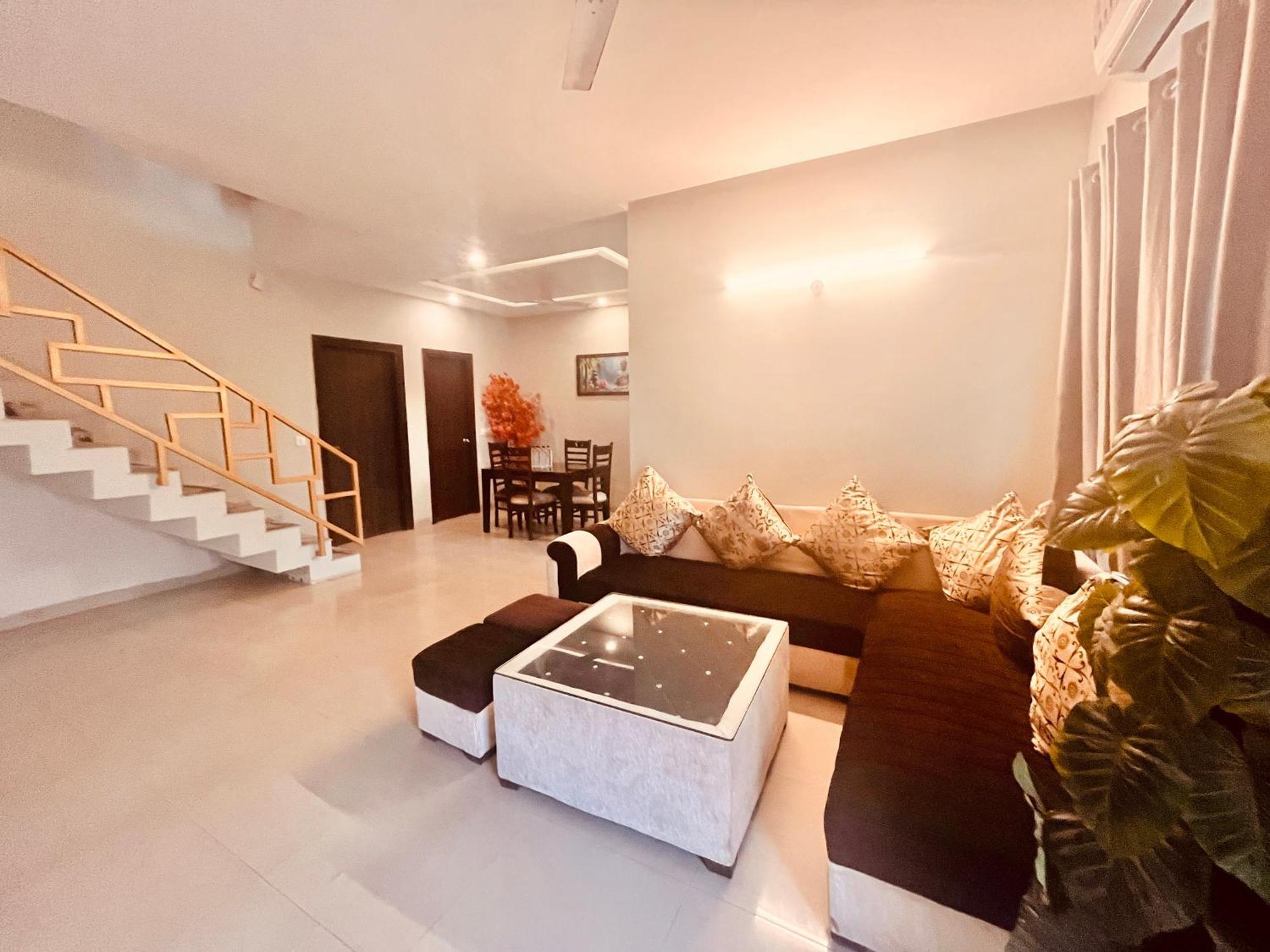 Pearl Grand Boutique Cottage In Omaxe Anandam Vrindavan - #Premium Ac Rooms With Balcony #Big Parking #Lift #Garden #Peaceful Area #Near Prem Mandir #Property Of The Year #Most Awarded Eksteriør billede