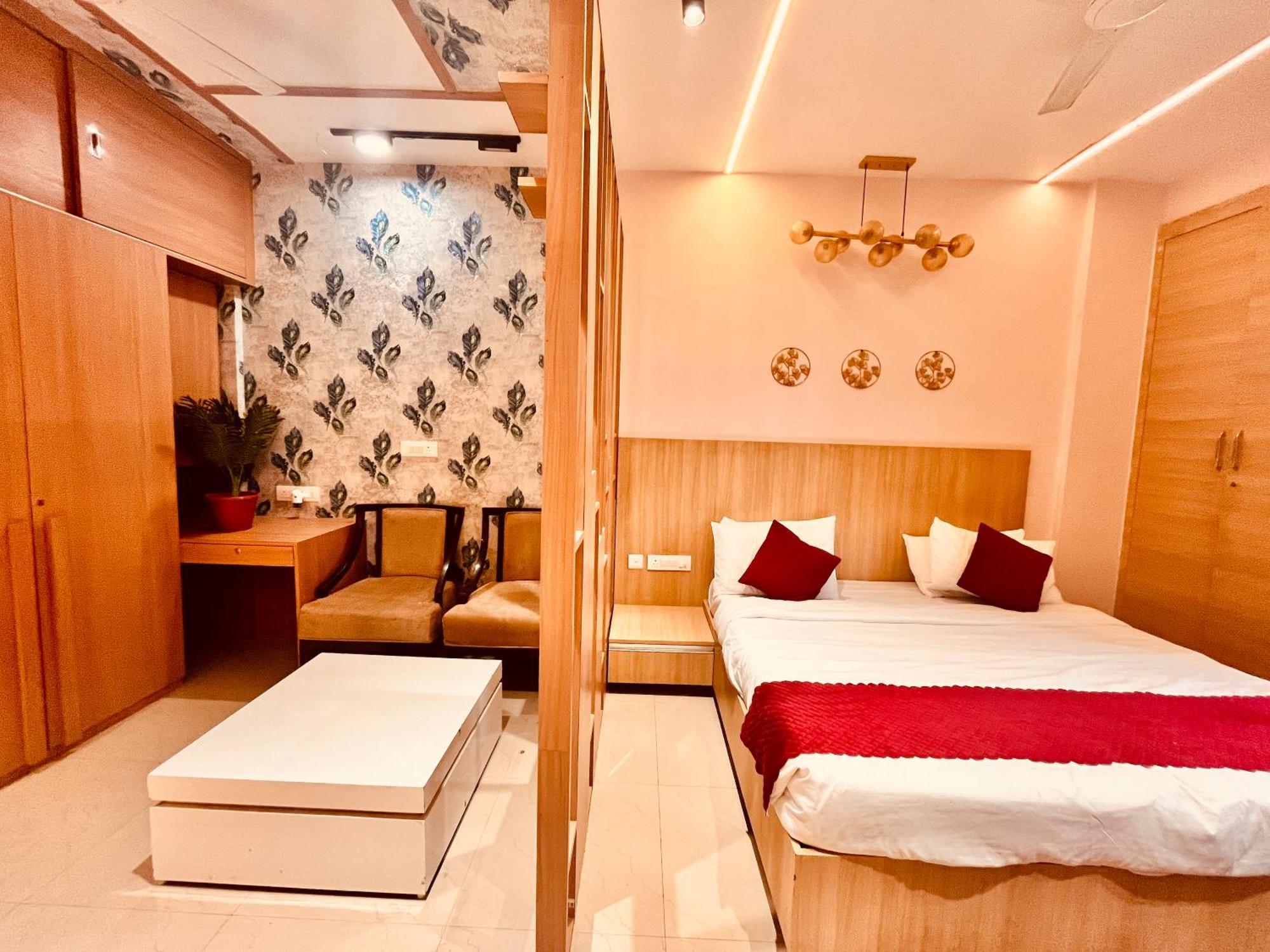 Pearl Grand Boutique Cottage In Omaxe Anandam Vrindavan - #Premium Ac Rooms With Balcony #Big Parking #Lift #Garden #Peaceful Area #Near Prem Mandir #Property Of The Year #Most Awarded Eksteriør billede