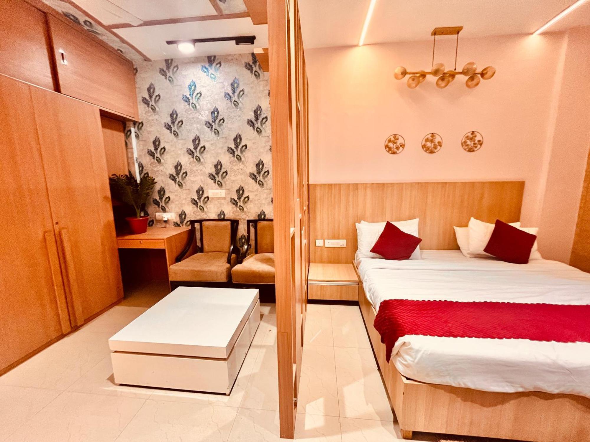 Pearl Grand Boutique Cottage In Omaxe Anandam Vrindavan - #Premium Ac Rooms With Balcony #Big Parking #Lift #Garden #Peaceful Area #Near Prem Mandir #Property Of The Year #Most Awarded Eksteriør billede