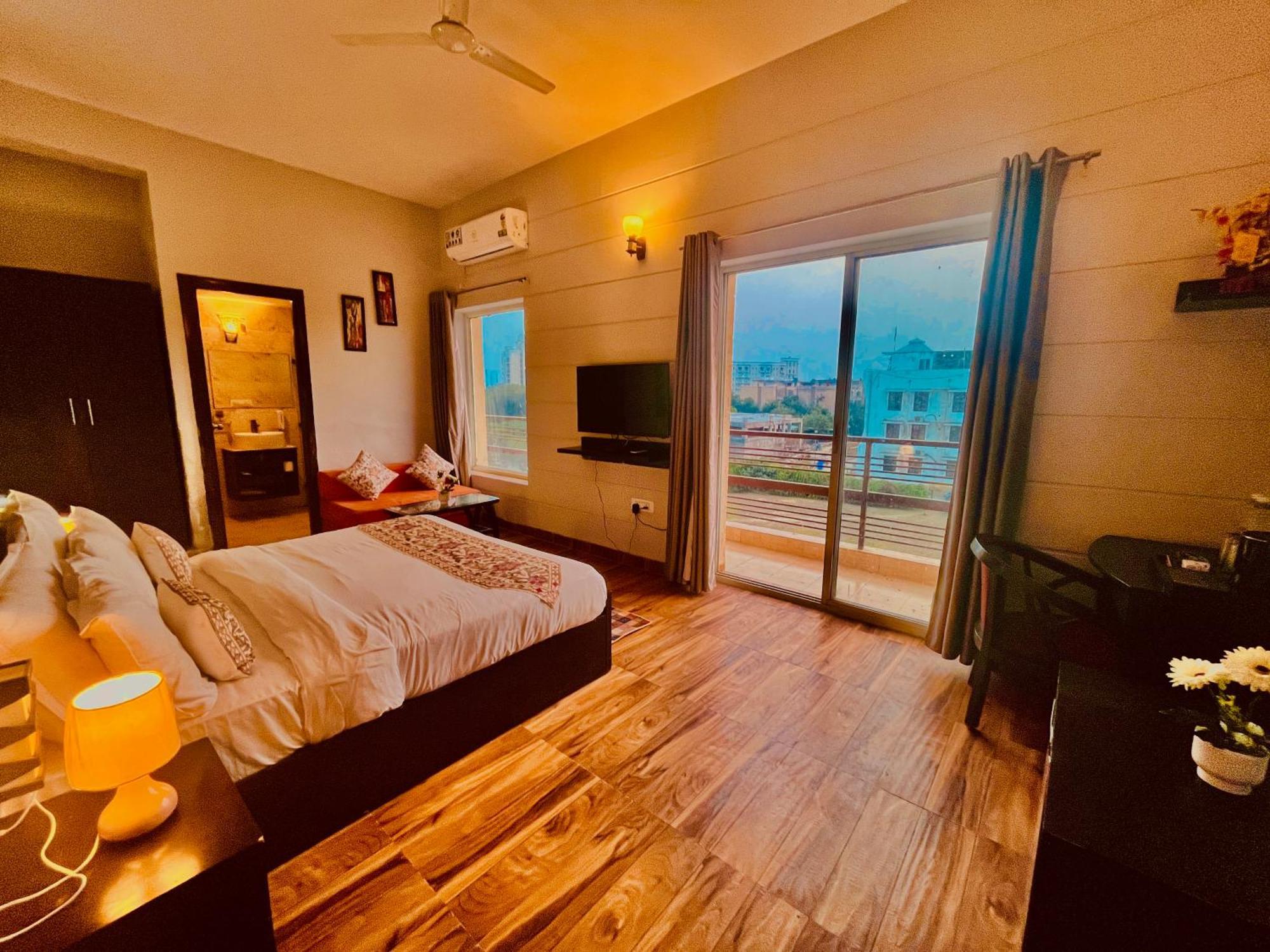 Pearl Grand Boutique Cottage In Omaxe Anandam Vrindavan - #Premium Ac Rooms With Balcony #Big Parking #Lift #Garden #Peaceful Area #Near Prem Mandir #Property Of The Year #Most Awarded Eksteriør billede