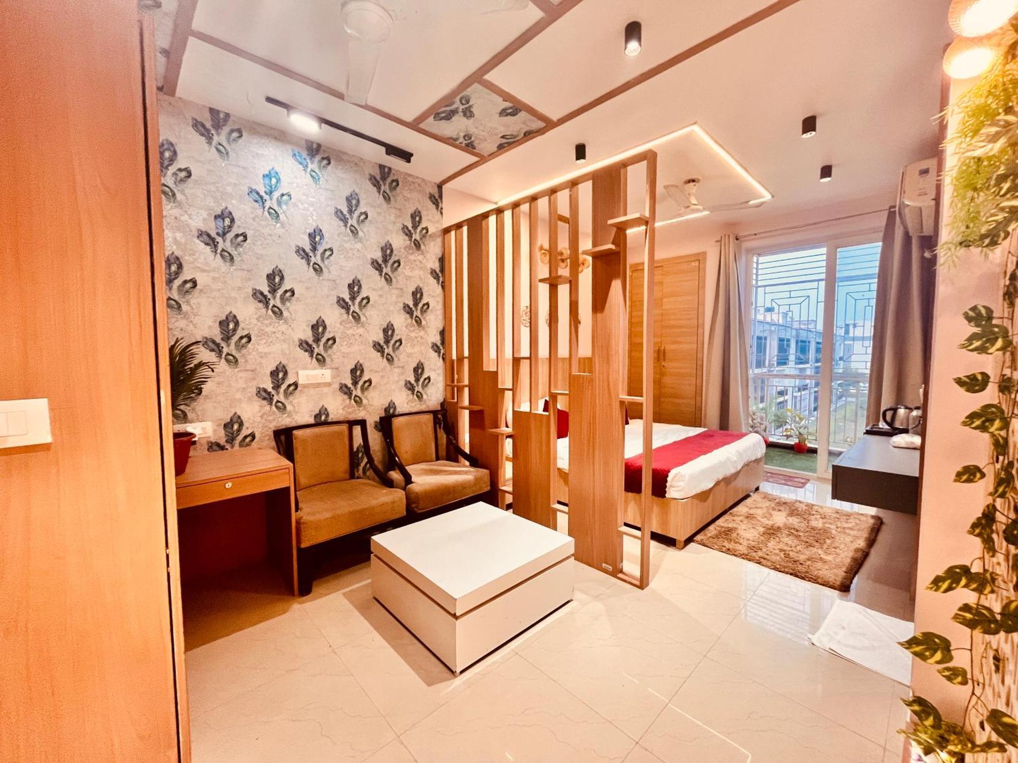 Pearl Grand Boutique Cottage In Omaxe Anandam Vrindavan - #Premium Ac Rooms With Balcony #Big Parking #Lift #Garden #Peaceful Area #Near Prem Mandir #Property Of The Year #Most Awarded Eksteriør billede