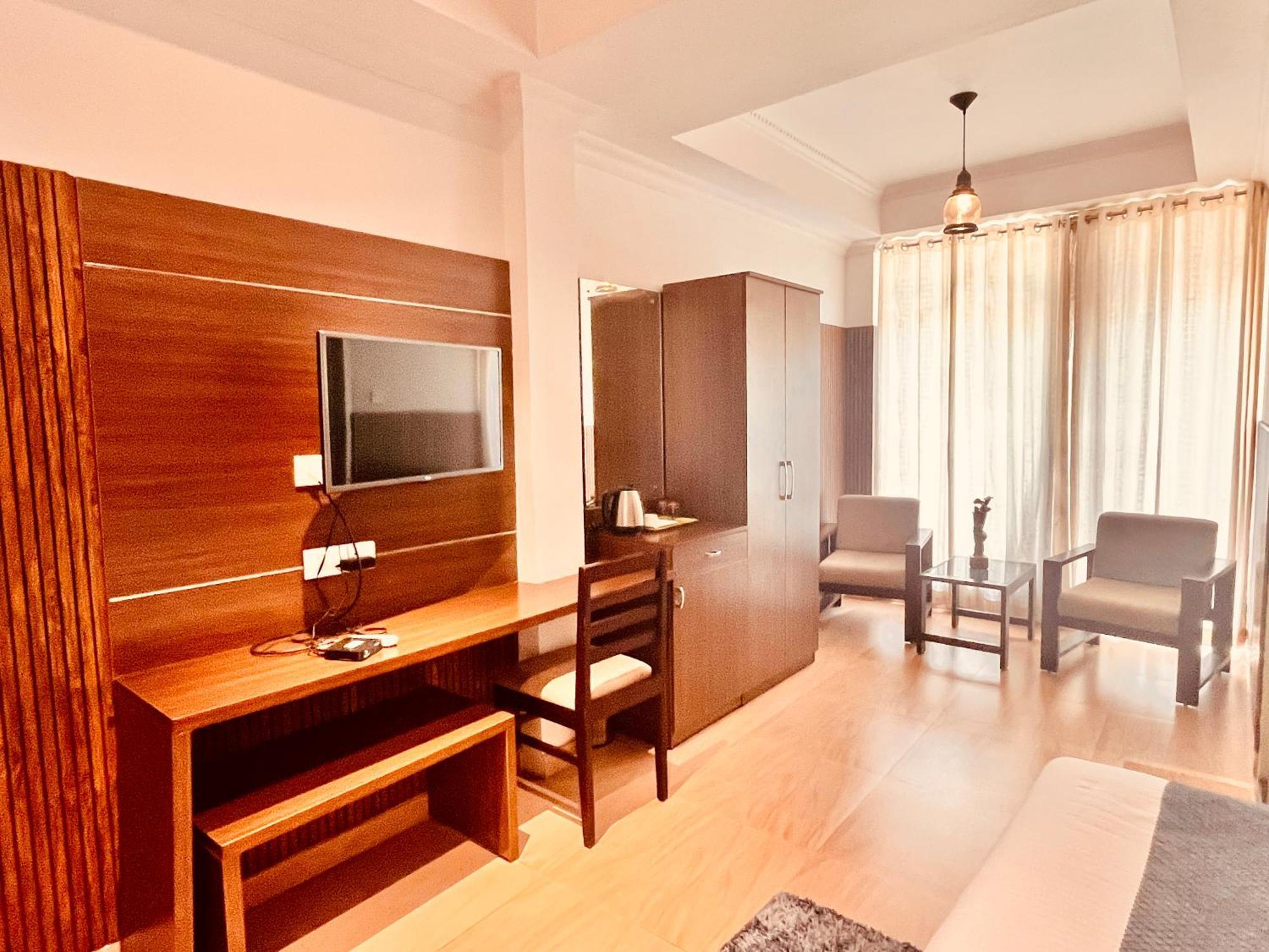 Pearl Grand Boutique Cottage In Omaxe Anandam Vrindavan - #Premium Ac Rooms With Balcony #Big Parking #Lift #Garden #Peaceful Area #Near Prem Mandir #Property Of The Year #Most Awarded Eksteriør billede