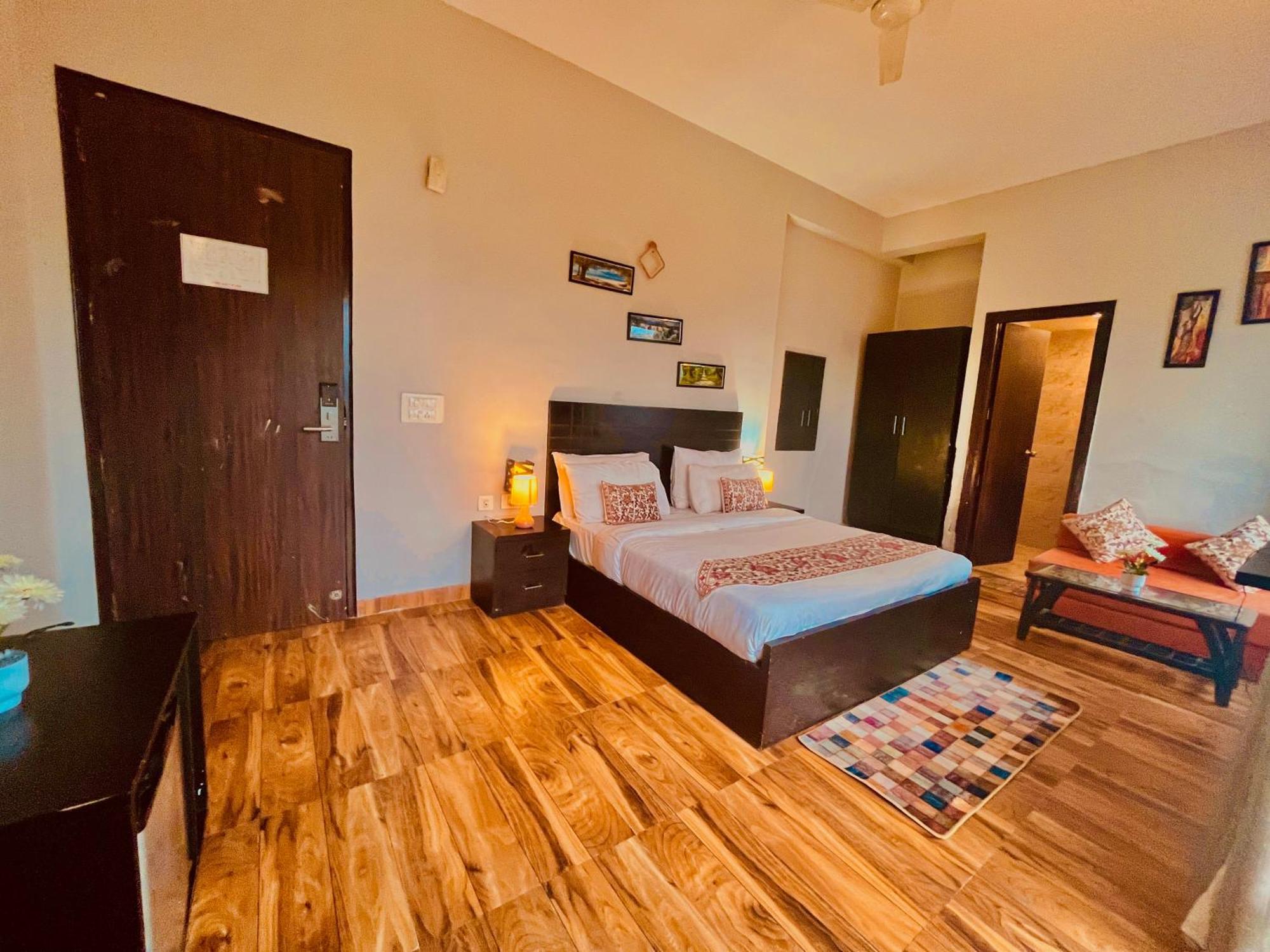 Pearl Grand Boutique Cottage In Omaxe Anandam Vrindavan - #Premium Ac Rooms With Balcony #Big Parking #Lift #Garden #Peaceful Area #Near Prem Mandir #Property Of The Year #Most Awarded Eksteriør billede