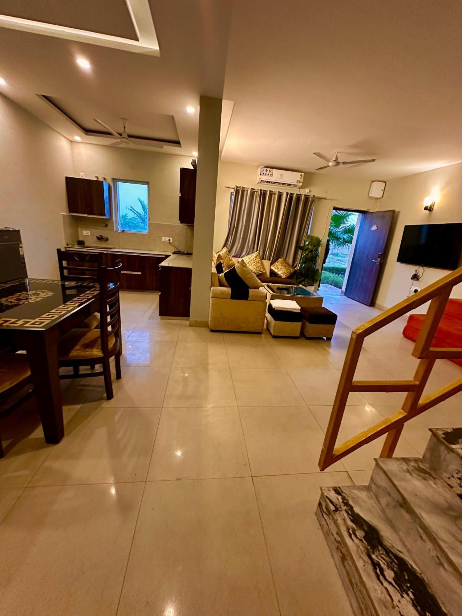 Pearl Grand Boutique Cottage In Omaxe Anandam Vrindavan - #Premium Ac Rooms With Balcony #Big Parking #Lift #Garden #Peaceful Area #Near Prem Mandir #Property Of The Year #Most Awarded Eksteriør billede