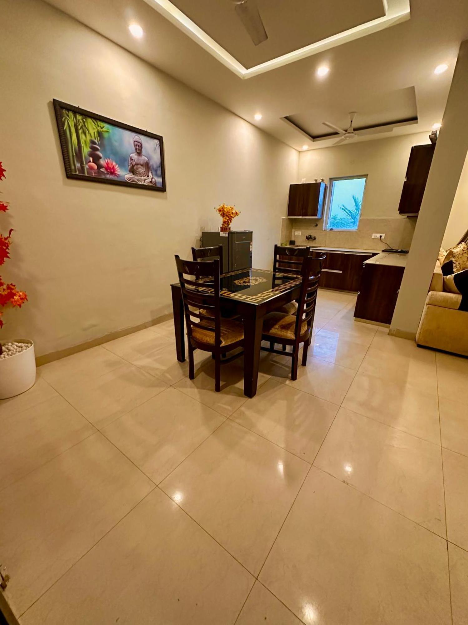 Pearl Grand Boutique Cottage In Omaxe Anandam Vrindavan - #Premium Ac Rooms With Balcony #Big Parking #Lift #Garden #Peaceful Area #Near Prem Mandir #Property Of The Year #Most Awarded Eksteriør billede