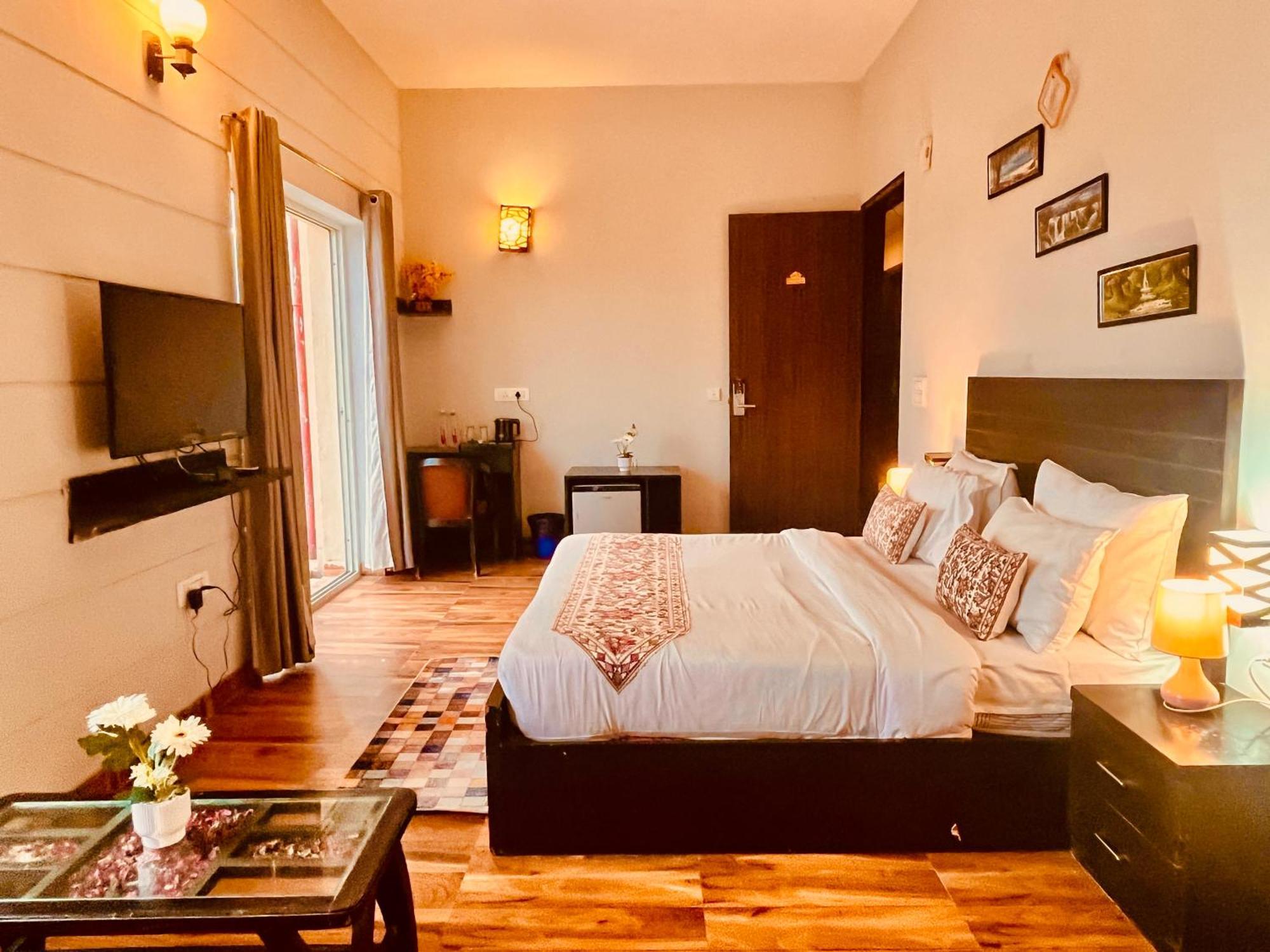 Pearl Grand Boutique Cottage In Omaxe Anandam Vrindavan - #Premium Ac Rooms With Balcony #Big Parking #Lift #Garden #Peaceful Area #Near Prem Mandir #Property Of The Year #Most Awarded Eksteriør billede
